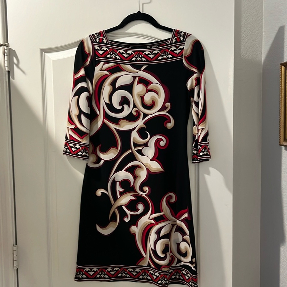 Darling women’s dress that can be worn in any season!